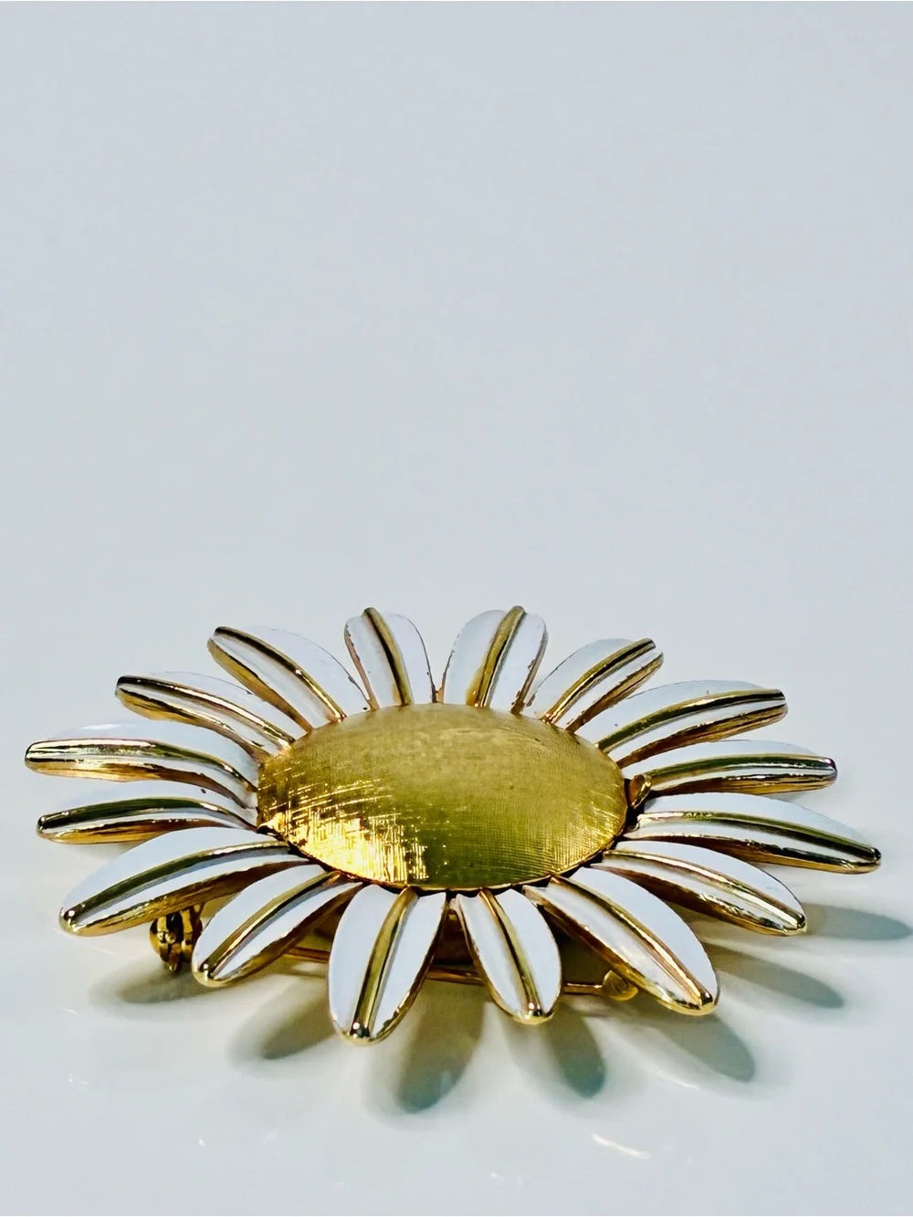 VTG Avon White and Gold PERFUME Gerber Daisy Flower Brooch MCM Retro Summertime